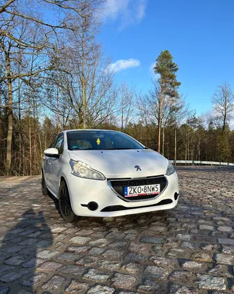 samochody osobowe Peugeot 208 cena 18400 przebieg: 149500, rok produkcji 2012 z Sianów